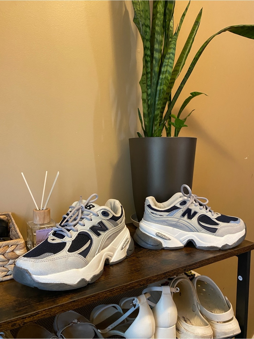 New Balance White, Navy & Gray Retro Chunky Sneakers - Picture 2 of 5
